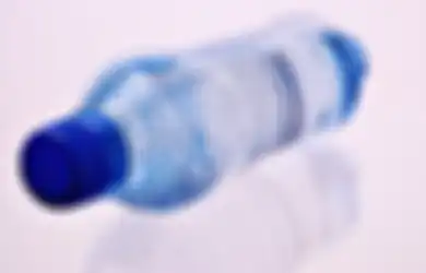 Waduh DIkira Sehat, Tak Sadar Kebiasaan Kita Minum Pakai Botol Plastik Justru Bawa Penyakit Masuk dalam Tubuh