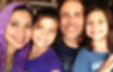 Innalilahi Wa Innailaihi Rajiun, Ayu Azhari Berduka, Istri Mike Tramp Kehilangan 2 Wanita yang Disayanginya, Baju Putih Abu-abu Jadi Kenangannya