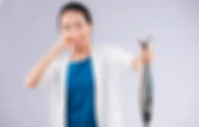 Jangan Menyesal Kalau Baru Tahu Sekarang, Begini Cara Mudah Hilangkan Bau Amis Ikan dan Trik Mudah Lepaskan Durinya