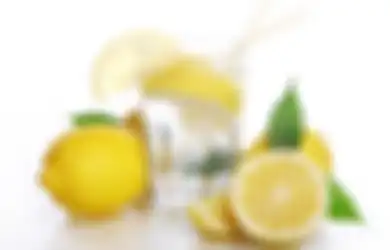 Iseng Minum Air Lemon Selama Seminggu, Wanita Ini Takjub Melihat Perubahan yang Terjadi Pada Tubuhnya