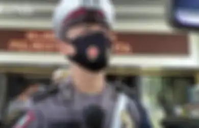 Hot News! Polisi Solo Ini Viral Usai Jajakan Tisu dan Koran, Bripka Arif Setiawan Ternyata Anggota Berprinsip Family Man