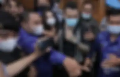 Jerinx Minta Bantuan Dokter Tirta untuk Lawan Adam Deni di Pengadilan, Kuasa Hukum: Dia Punya Bos yang Kuat di Atas Presiden Itu Dijelaskan...