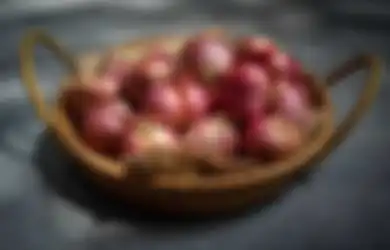 Nanti Malam Mulai Dicoba, Makan Bawang Merah Sebelum Tidur Nyatanya Datangkan Manfaat Tak Terduga ini Bagi Tubuh