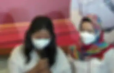 Tertunduk Sambil Menangis Minta Maaf, Oknum Perawat Tersangka Vaksin Covid-19 Kosong Akui Suntik 599 Orang di Hari Kejadian, Pelaku Ngaku Cuma Ingin Lakukan Hal Ini