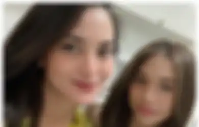 6 Gaya Kece Anak Ririn Ekawati, Jasmine Abeng Pakai Outfit Hitam