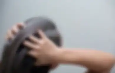 Enggak Perlu Bahan yang Ribet, Kamu Cuma Butuh Minyak Kayu Putih untuk Hilangkan Uban, Rambut Jadi Sehat dan Berkilau