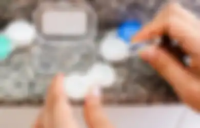 Bikin Mata Terlihat Cetar, Nyatanya Pakai Soflens Bisa Sebabkan Keratitis Peradangan Kornea
