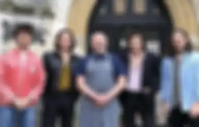 Arctic Monkeys Kegep Rekaman Album Baru di Sebuah Pantai, Kapan Dirilis?