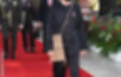 Ahli Sebut Pesan Covid-19 dalam Foto Jokowi Pakai Baju Baduy, Netizen Blak-blakan Ngomong ke Presiden: PPKM Jangan Diperpanjang!