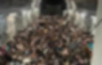 Ditinggal Lari Presiden, Foto Ini Merekam Ratusan Warga Afghanistan Rela Berdesakan dalam Pesawat Militer AS, Panik Dikejar Taliban