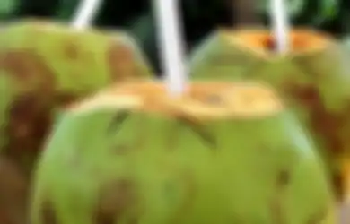 Iseng Campur Air Kelapa dan Madu, Wanita Ini Kaget Tahu Manfaatnya Langsung Terasa dalam 24 Jam, Perubahan Wajahnya Langsung Jadi Sorotan!