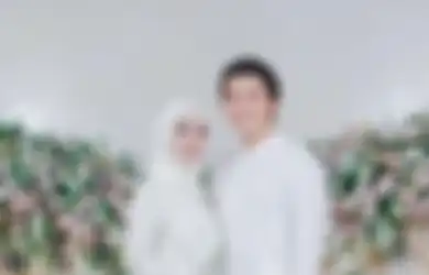 Dikerubungi 5 Tenaga Medis, Reino Barack Tergolek Lemas di Ranjang Sembari Mendapatkan Perawatan, Ada Apa?