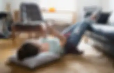 Kaum Rebahan Wajib Waspada, Santai-santai Tidur di Lantai Ternyata Bisa Datangkan 3 Hal Buruk Ini, Jangan Ngeyel dan Hentikan Sebelum Terlambat!