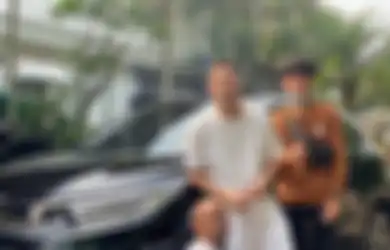 Syok Didatangi Polisi, Ucok Baba Pamer Foto Mobil Baru dari Raffi Ahmad, Vega Darwanti Sampai Bilang Begini