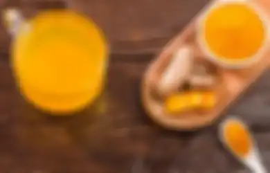 Sering Dikenal Jadi Bahan Baku Jamu, Siapa Sangka Konsumsi Air Kunyit Berlebihan Justru Munculkan Hal Tak Terduga ini