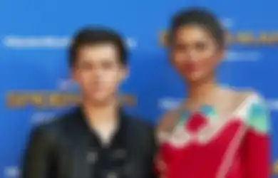 6 Couple Hollywood yang Cinlok Waktu Main Film Bareng, Masih Awet!