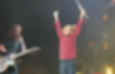 Video: Nandi Bushell Kolab Sama Foo Fighters, Dave Grohl: Akhirnya Gue Ketemu 'Musuh Bebuyutanku'