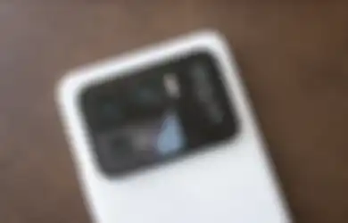Xiaomi 12 Series Tidak Akan Pakai Under Display Camera, Ini Alasannya