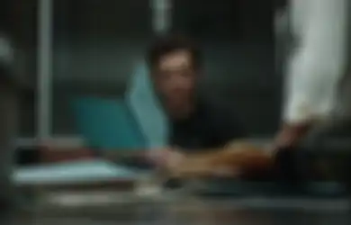 Tanggapi Rumor Daredevil Muncul di ‘Spider-Man: No Way From Home’, Charlie Cox : Itu Bukan Lengan Gue