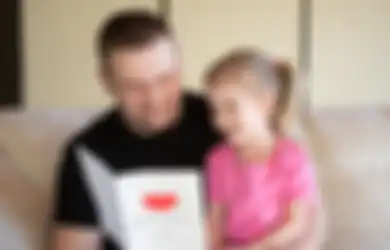 Baca Surat dari Anak Kandungnya yang Berusia 5 Tahun, Ibu Ini Terkejut Buah Hatinya Bongkar Kelakukan Buruk Sang Suami yang Tak Disangka-sangka