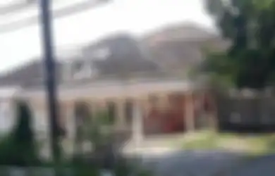 Bak Rumah Hantu, Bisnis Artis Kondang Ini Bangkrut hingga Bangunan Terbengkalai Usai Ditinggal Hijrah ke Luar Negeri