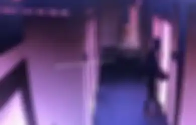 Berjalan Santai Lewati Meja Resepsionis, Gerak-gerik Pelaku Pembunuh Perempuan di Hotel Cilandak Terekam CCTV, Kepergok Jinjing Benda Ini Saat Tinggalkan TKP