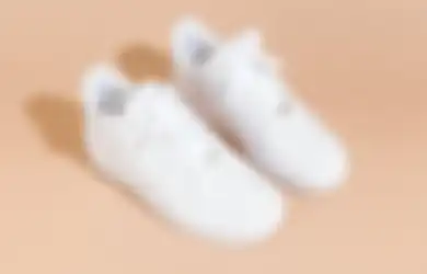 Bersih Seperti Baru, Ini 4 Langkah Tepat Cuci Sneakers Putih di Rumah!
