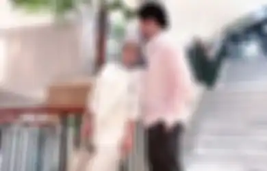 Syahrini Berubah Tampil Berhijab, Reino Barack Lakukan Aksi Romantis ini Ketika Liburan di Labuan Bajo, Netizen Salfok dengan Lengan Suami Incess