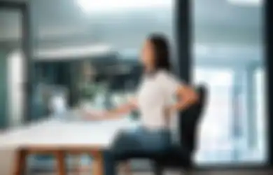 7 Cara Mengatasi Pinggang Pegal Akibat Kelamaan Duduk