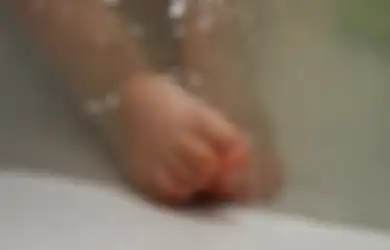 Ampuh Atasi Kondisi Kulit Kaki yang Kering, Coba Rendam dengan Air Hangat dan Tambahan Minyak Kelapa