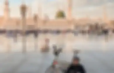 Foto Taqy Malik Bawa Sepeda Lipat di Masjid Nabawi Tuai Komentar, Anak Mansyardin Malik Buka Suara Soal Masalah Uang Anwar BAB