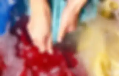 Dijamin Nggak Bakal Melar, Cuci Baju Pakai Sampo Bayi Bikin Pakaian Tampak Baru Seperti Baru Beli 