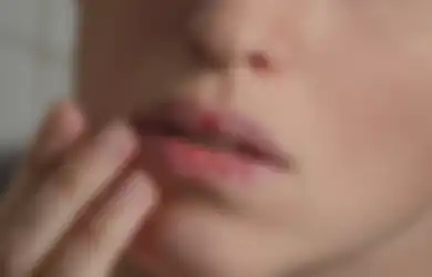 Bibir Kering dan Pecah-pecah Bikin Nggak Pede, Coba Lakukan 4 Tips Sederhana Berikut ini, Hasilnya Bikin Kamu Tercengang