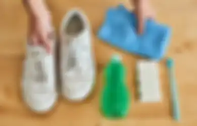 Aneka Tips Harian, Jangan Sampai Ketinggalan Tabur Bahan ini Ketika Cuci Sepatu, Bau Tak Sedap Auto Lenyap