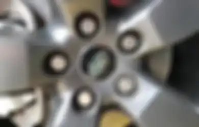 Perlu Tahu Kencangkan Mur Roda Mobil Jangan Satu Sisi, Wajib Menyilang