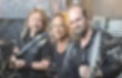 Pamer Gitar Kesayangan, Kirk Hammet Manggung Bareng Judas Priest Bawain 'The Green Manalishi'