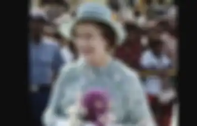 Manisnya 5 Penampilan Ratu Elizabeth II Pakai Outfit Floral (Part 1)