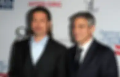 Brad Pitt dan George Clooney Bakal Main Bareng di Film Thriller Terbaru