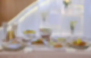 Ciptakan Suasana Hangat Nan Elegan di Meja Makan, Tupperware Gandeng Anne Avantie Hadirkan Sekar Jagad Collection