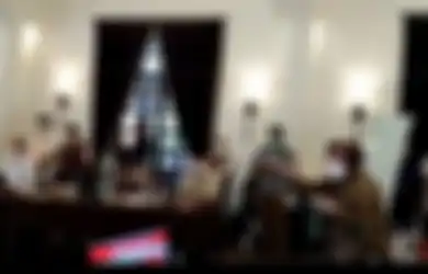 'Itu Pegawai Saya!' Berang Lihat Mensos Risma Marahi Petugas PKH hingga Ancam Tembak, Gubernur Gorontalo Protes ke Jokowi Minta Sang Menteri Dievaluasi