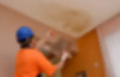 Selama Ini Enggak Disadari, Ternyata Noda Kotor Pada Plafon Rumah Bisa Ancam Nyawa Orang Seisi Rumah, Buruan Bersihkan dengan Cara Ini!