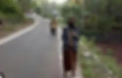 Bak Cinta Zaman Baheula, Seorang Kakek di Wonogori Antarkan Istrinya Vaksin dengan Jalan Kaki Sejauh 6 Km, Begini Kisahnya yang Tak Disangka-sangka