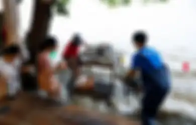 Padahal Tempat Usahanya Ambles Terendam Banjir, Pemilik Kafe Viral Ini Malah Untung Berkali-kali Lipat GegaraLakukan Hal Diluar Nalar Ini