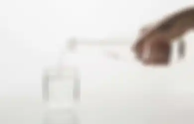Siapa Bilang Minum Air di Sela-sela Makan Bisa Sebabkan Masalah Pencernaan, Nyatanya Para Ahli Tak Berkata Demikian, Begini Penjelasannya
