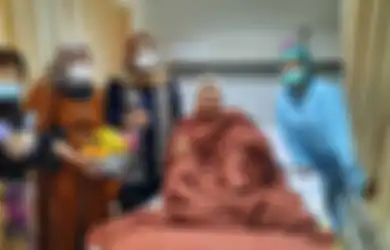 Selalu Umbar Tawa dalam Foto Bersama Fans, Dorce Gamalama Ternyata Harus Hadapi Kenyataan Paling Getir, ini Permintaan Terakhirnya
