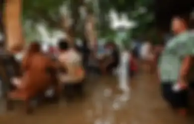 Tetap Buka meski Banjir, Kafe Ini Viral hingga Bolak Balik Didatangi Pengunjung, Sang Pemilik Geleng-geleng Kepala