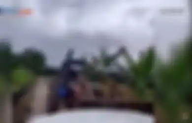 Tak Terima Galian Parit Menghalangi Jalan Utama, Pria Ini Nekat Tabrak Mobil Warga dengan Ekskavator, Polisi Tangkap 3 Tersangka  dan Ungkap Fakta Ini