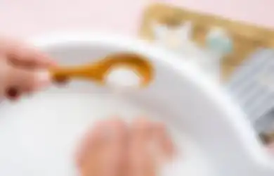 Mulai Sekarang Tak Perlu Beli Krim Mahal, Coba Rendam Kaki dengan Baking Soda dan Air Hangat Sebelum Tidur, Perubahan Ini Bakal Bikin Kamu Takjub