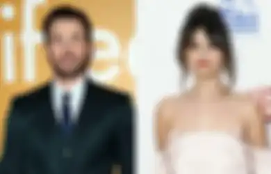 5 Hal Tentang Gosip Pacaran Chris Evans dan Selena Gomez, Termasuk Fakta Foto Dating!