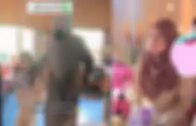 Gara-gara Nyeletuk Minta Dicarikan Jodoh, Keinginan Gadis Ini Langsung Disanggupi sang Ibu, Ekspresinya Saat Bertemu Calon Suami Jadi Sorotan